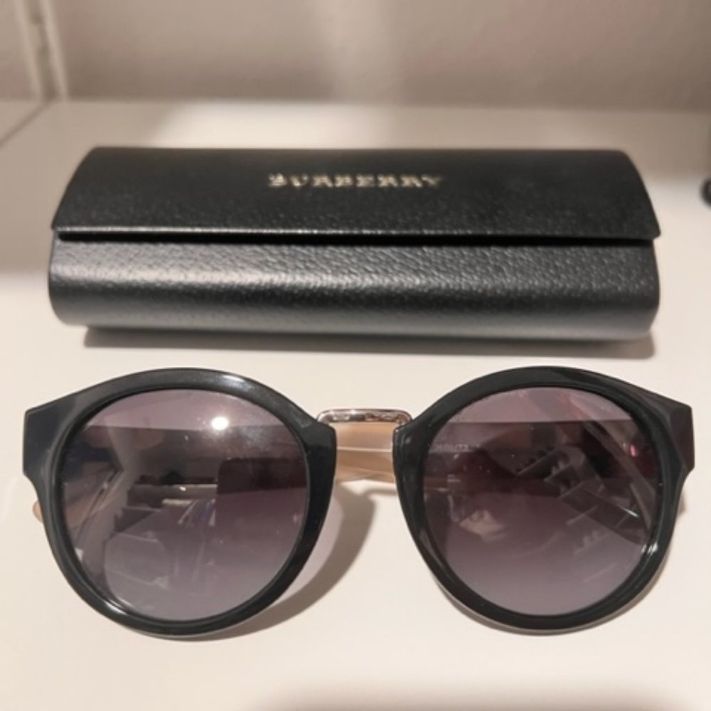 Burberry Women's Sunglasses BE4227